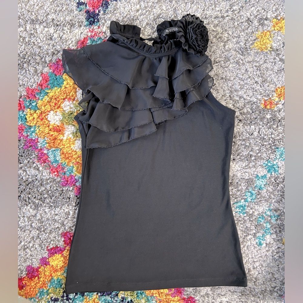 White House Black Market black sleeveless beaded ruffle top w flower pin XS